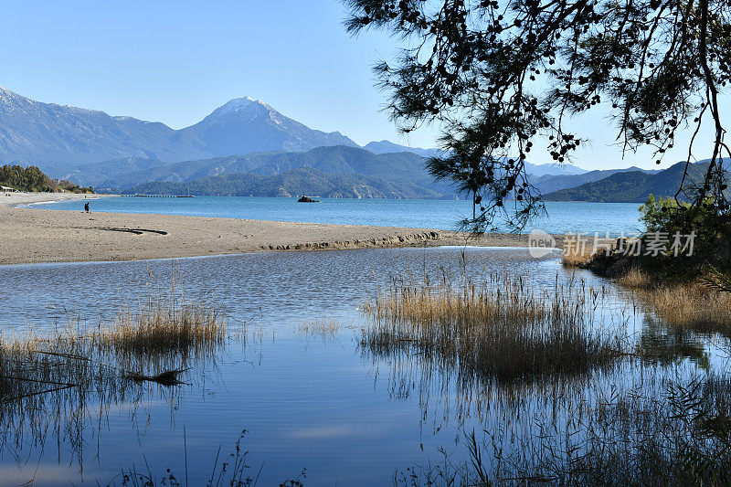 从Fethiye Akgol。来自菲特耶的白湖。